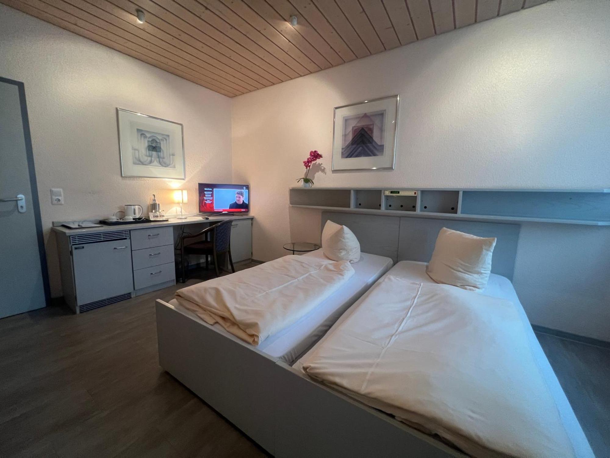 Hotel Cronberger Hof Ladenburg Buitenkant foto